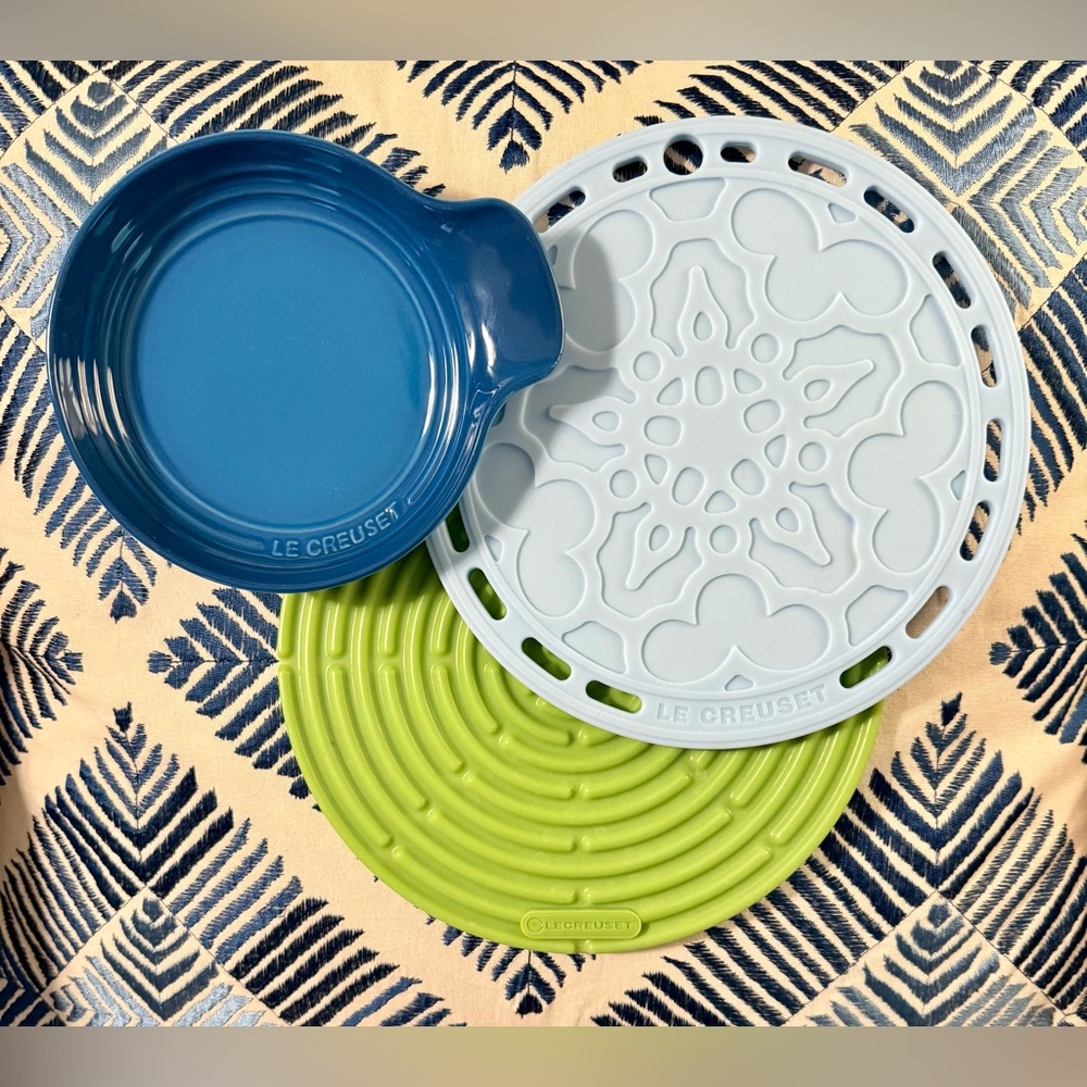 LE CREUSET (Set of 3): 1 Spoon Rest & 2 French Trivets. Blues & Green. |  EUC!